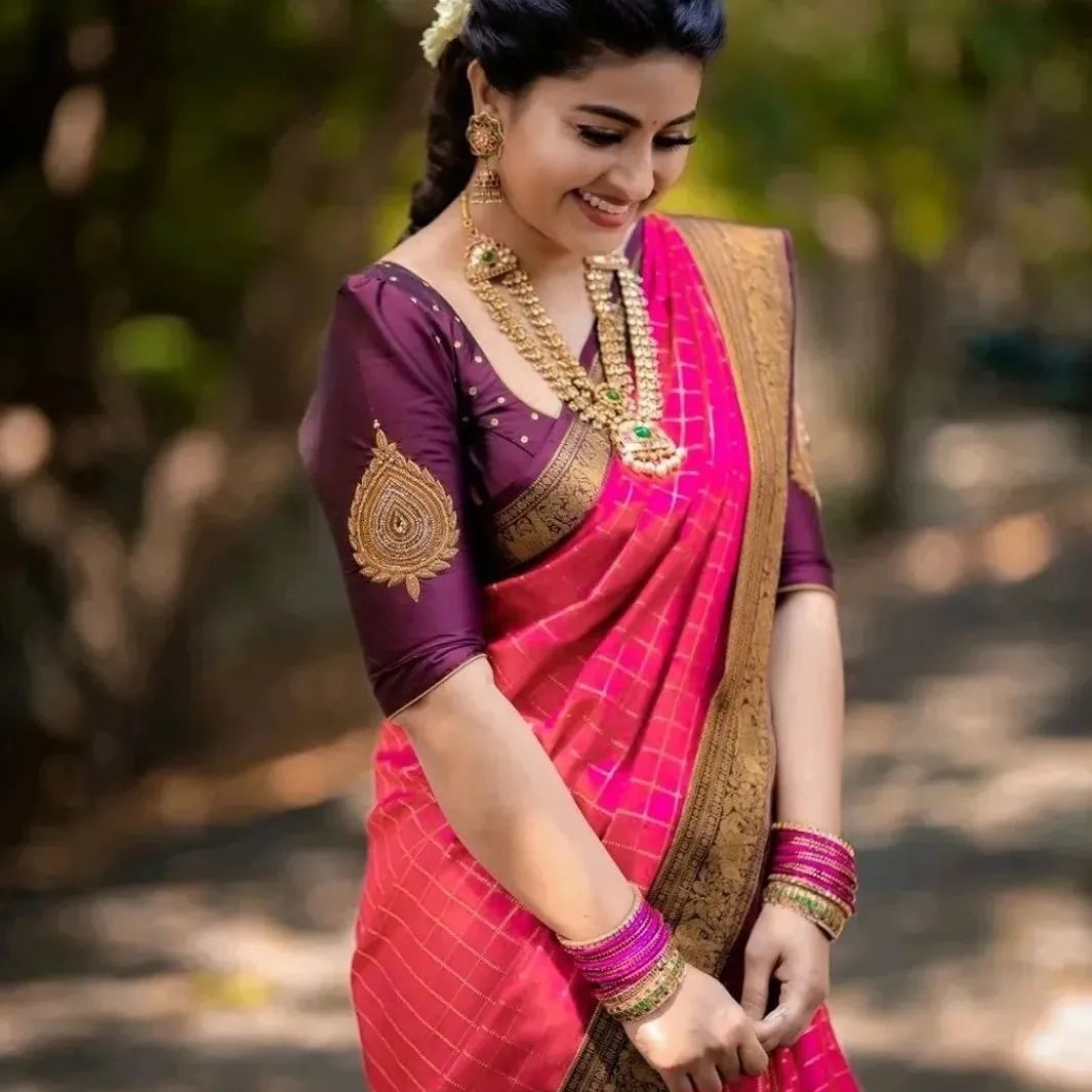 Magnetic Pink Soft Silk Saree With Susurrous Blouse Piece