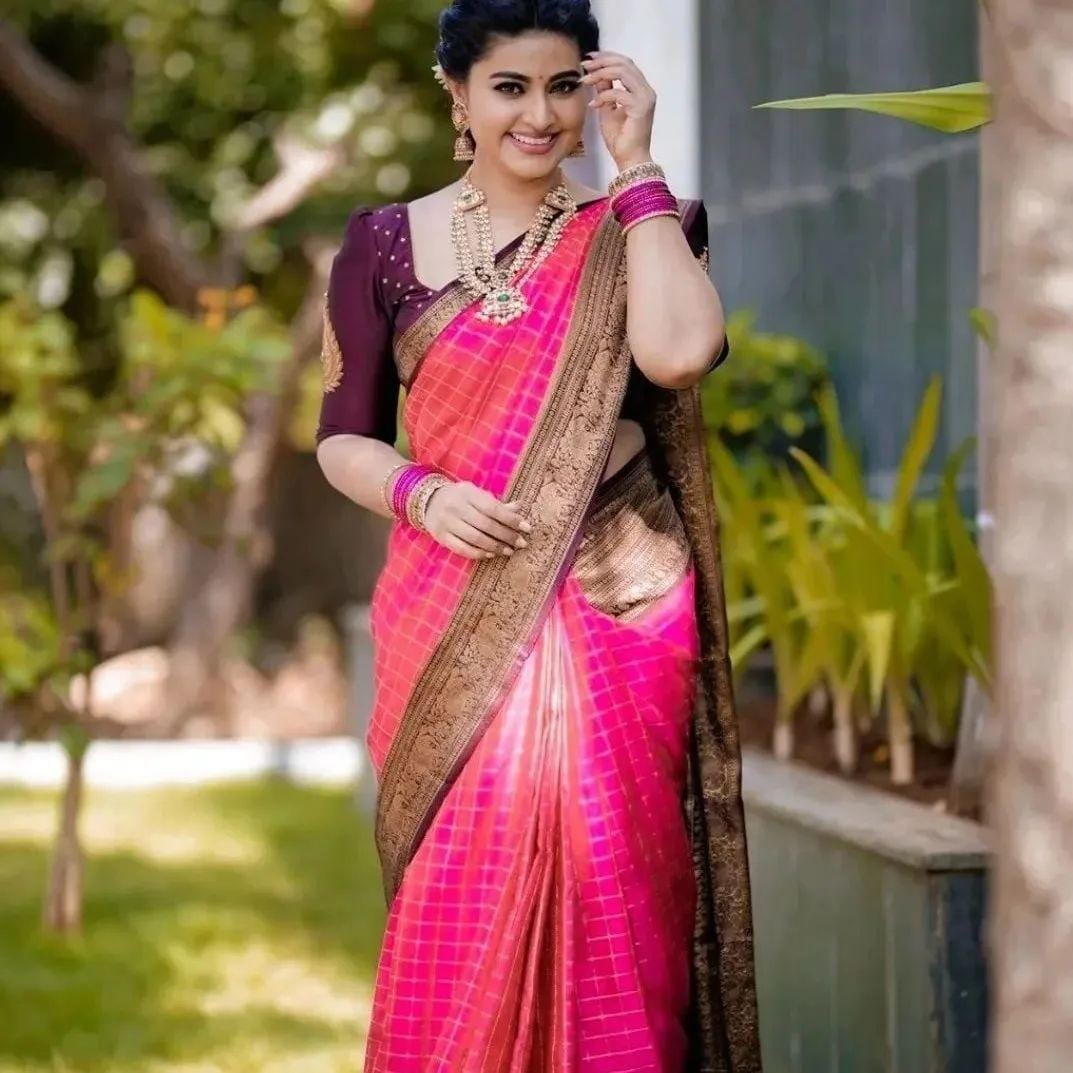 Magnetic Pink Soft Silk Saree With Susurrous Blouse Piece