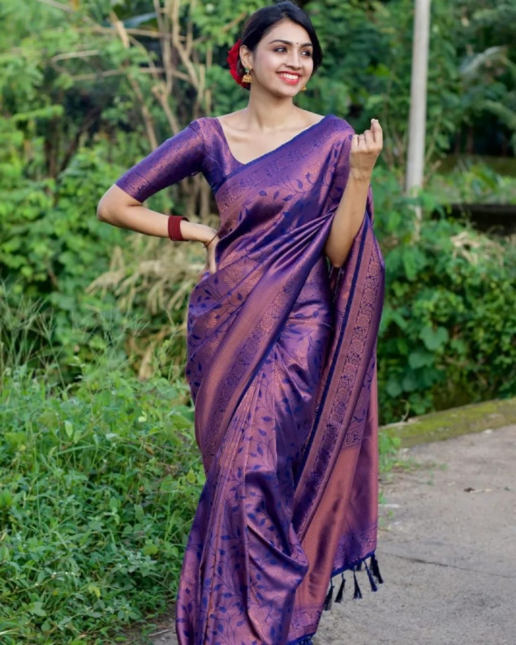 Exquisite Navy Blue Soft Silk Saree With Classy Blouse Piece