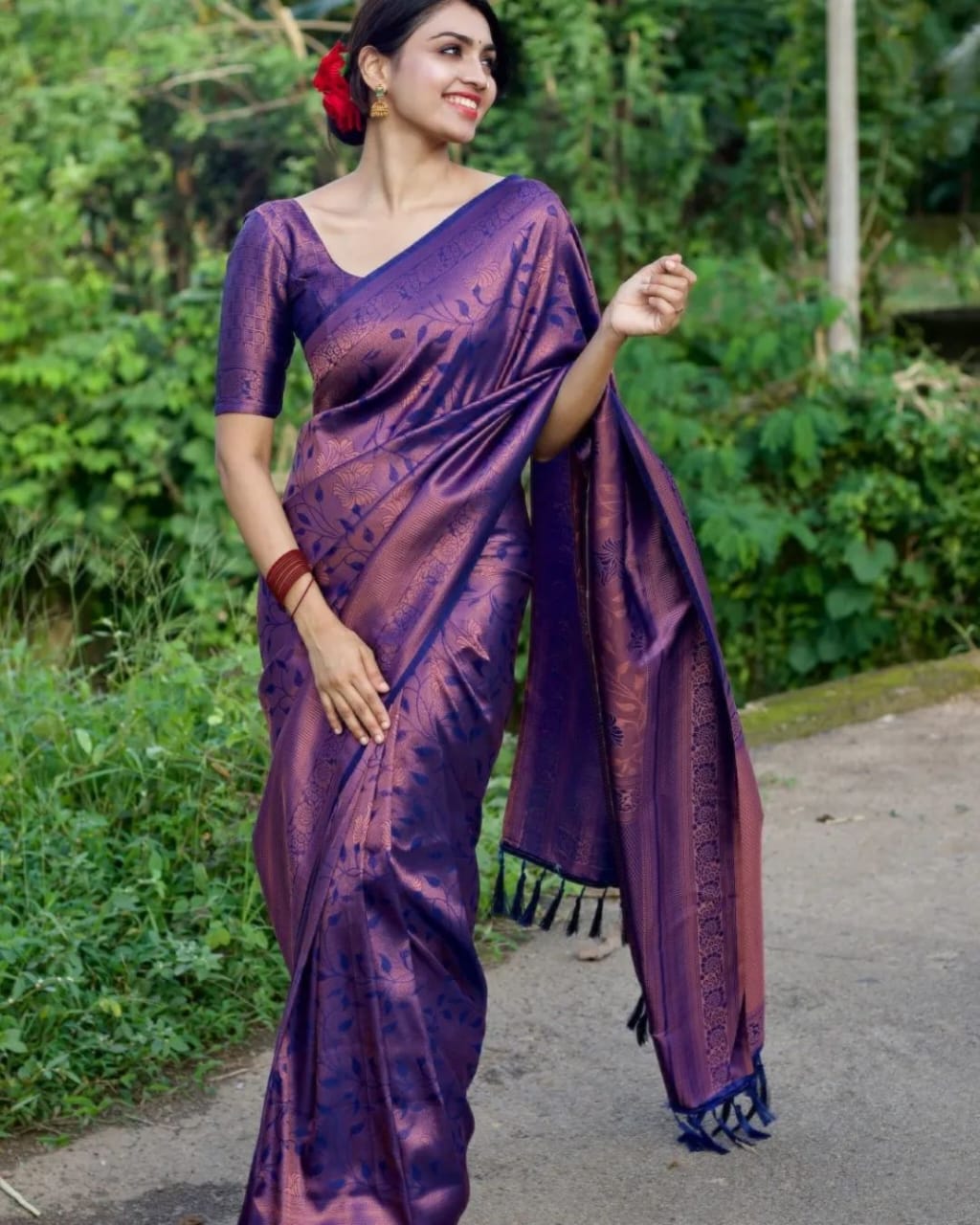 Exquisite Navy Blue Soft Silk Saree With Classy Blouse Piece