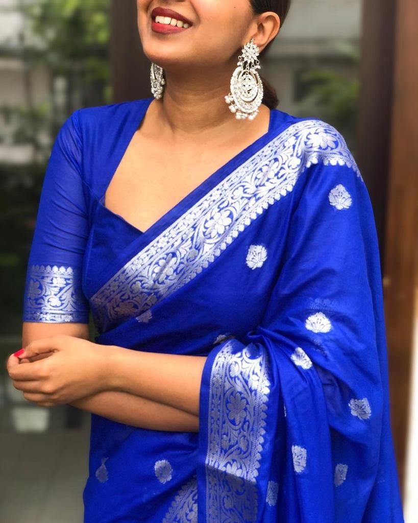 Comely Royal Blue Soft Silk Saree With Blooming Blouse Piece