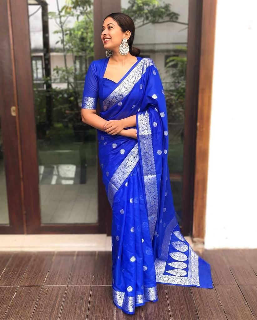 Comely Royal Blue Soft Silk Saree With Blooming Blouse Piece