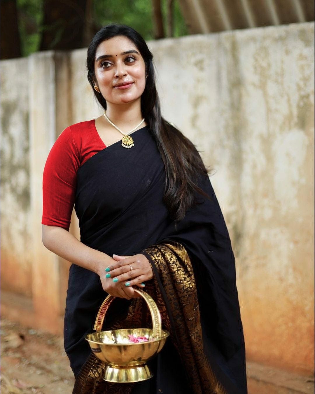 Impressive Black Soft Silk Saree With Nemesis Blouse Piece