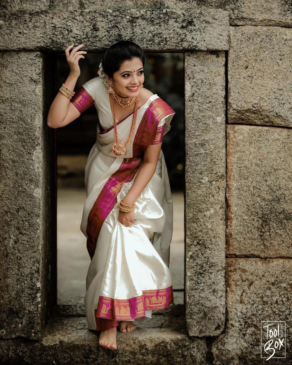 Opulent White Soft Silk Saree With Glittering Blouse Piece