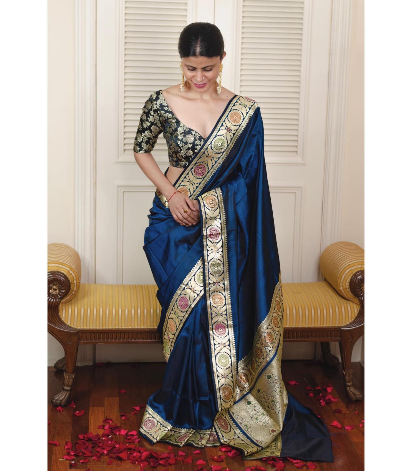 Eclat Navy Blue Soft Silk Saree With A glam Blouse Piece