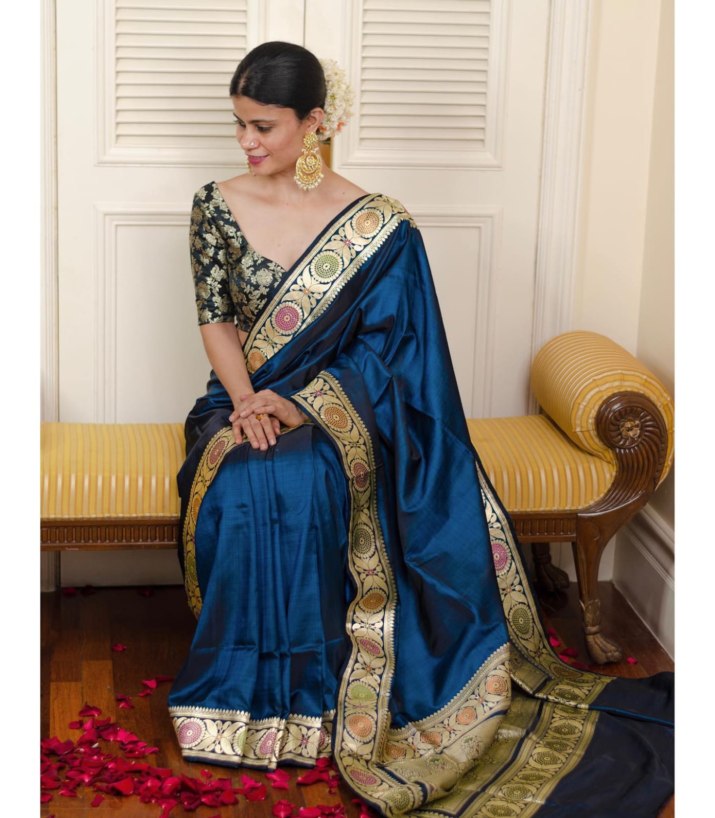 Eclat Navy Blue Soft Silk Saree With A glam Blouse Piece