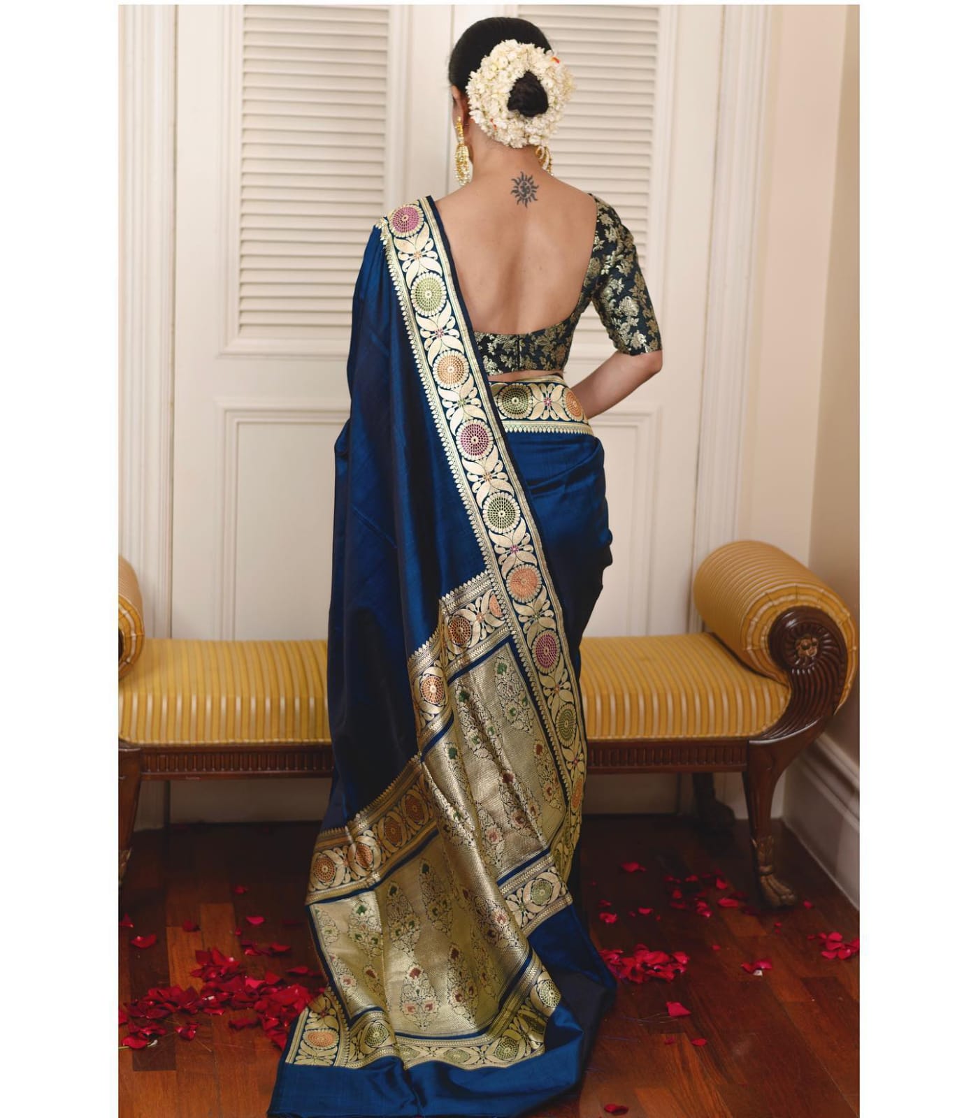 Eclat Navy Blue Soft Silk Saree With A glam Blouse Piece