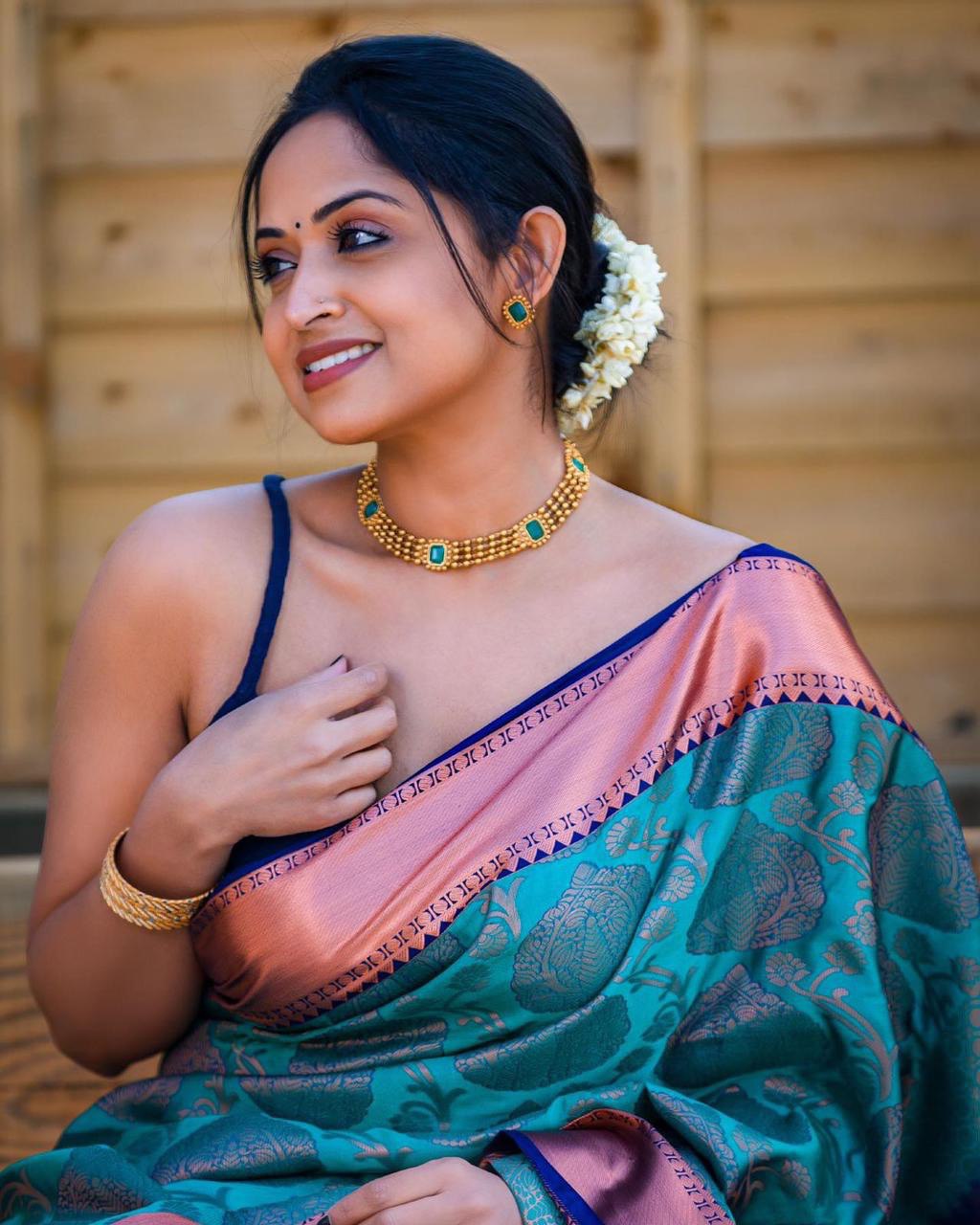 Blooming Rama Soft Silk Saree With Panoply Blouse Piece