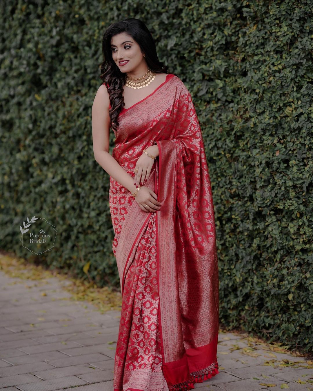 Delightful Red Soft Silk Saree With Glorious Blouse Piece