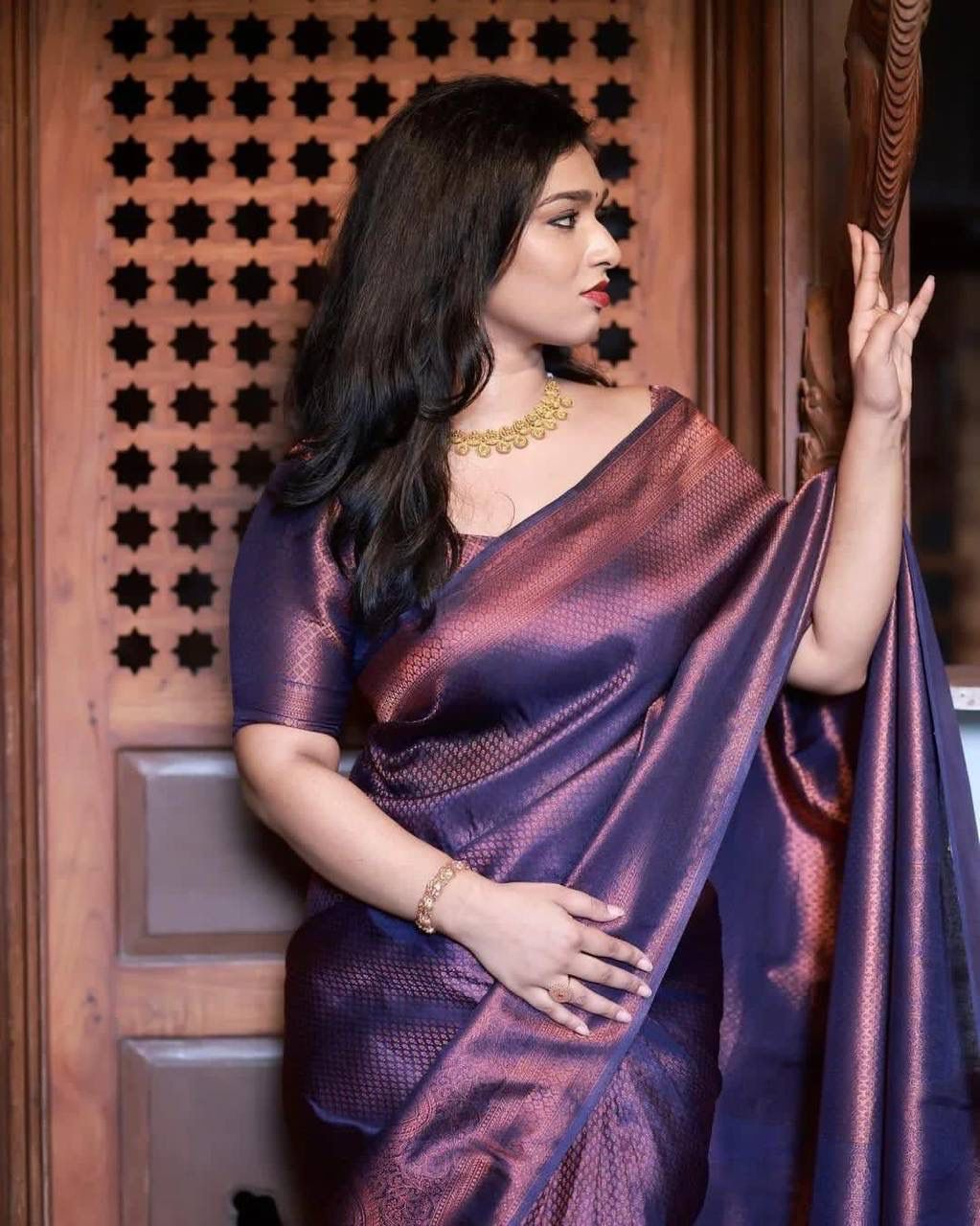 Tantalizing Navy Blue Soft Silk Saree With Preferable Blouse Piece