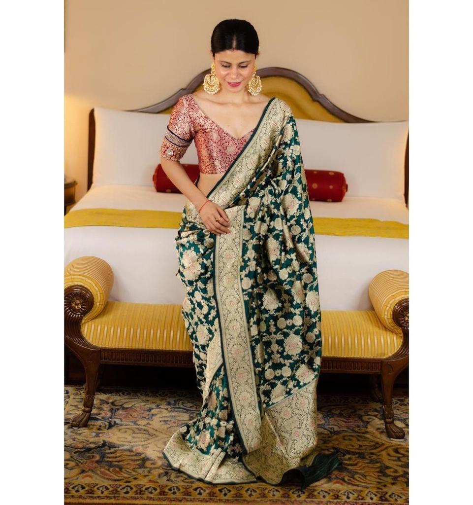 Capricious Green Soft Silk Saree With Traditional Blouse Piece