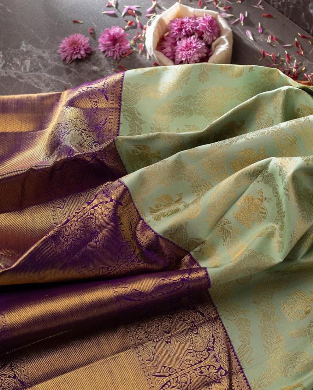 Entrancing Sea Green Soft Silk Saree With Attractive Blouse Piece