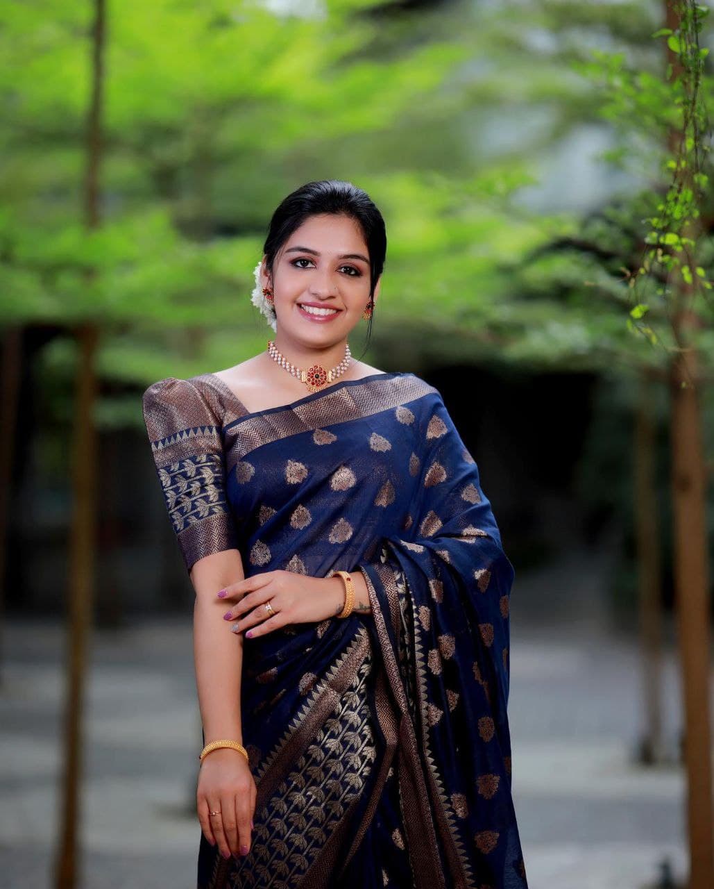 Enamoring Navy Blue Soft Silk Saree With Precious Blouse Piece