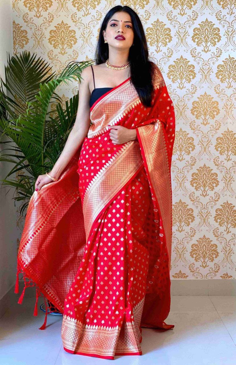 Pulsating Red Soft Silk Saree With Most Flattering Blouse Piece