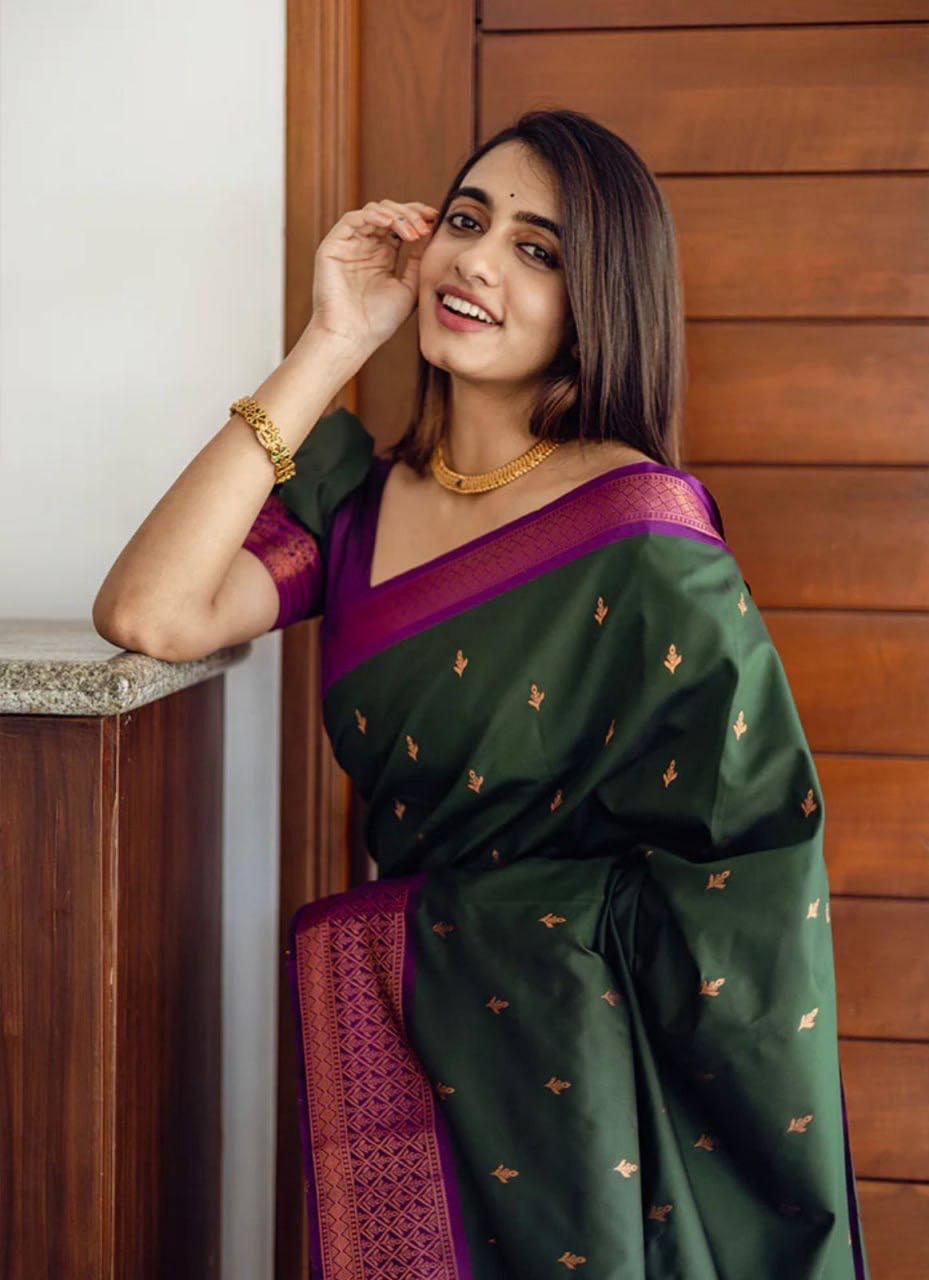 Scrupulous Green Soft Silk Saree With Enthralling Blouse Piece