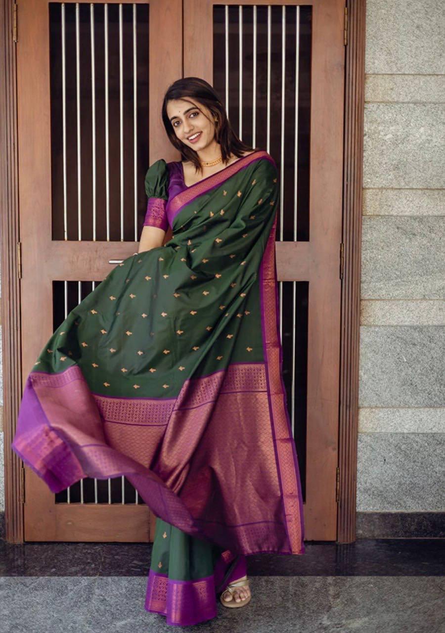 Scrupulous Green Soft Silk Saree With Enthralling Blouse Piece