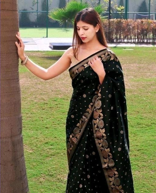 Opulent Black Soft Silk Saree With Charming Blouse Piece