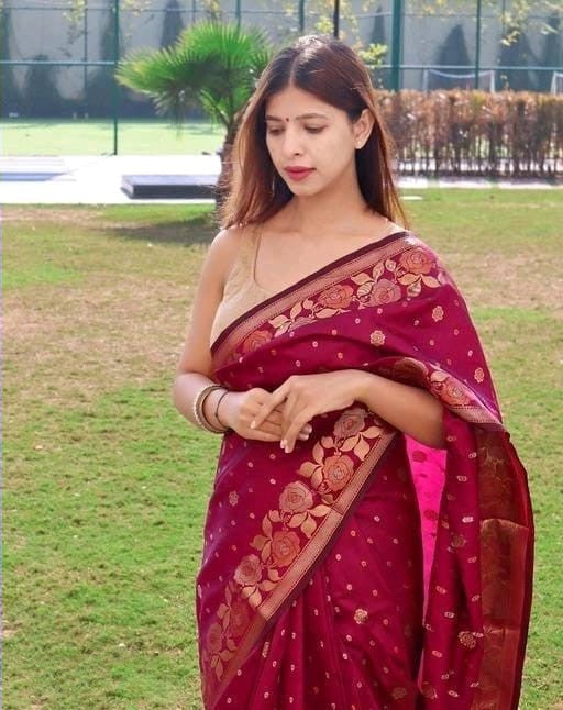 Enamoring Dark Pink Soft Silk Saree With Innovative Blouse Piece