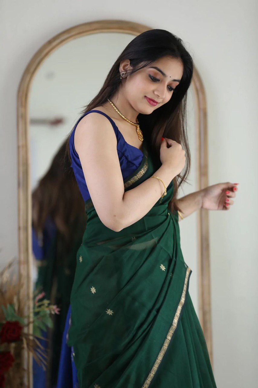 Mellifluous Green Cotton Silk Saree With Eloquence Blouse Piece