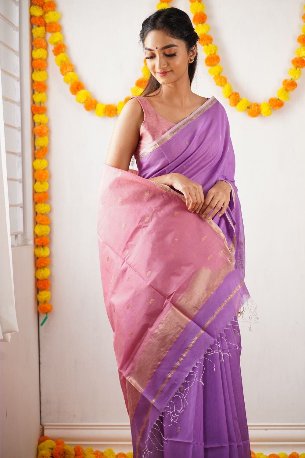 Prominent Lavendor Cotton Silk Saree With Conflate Blouse Piece