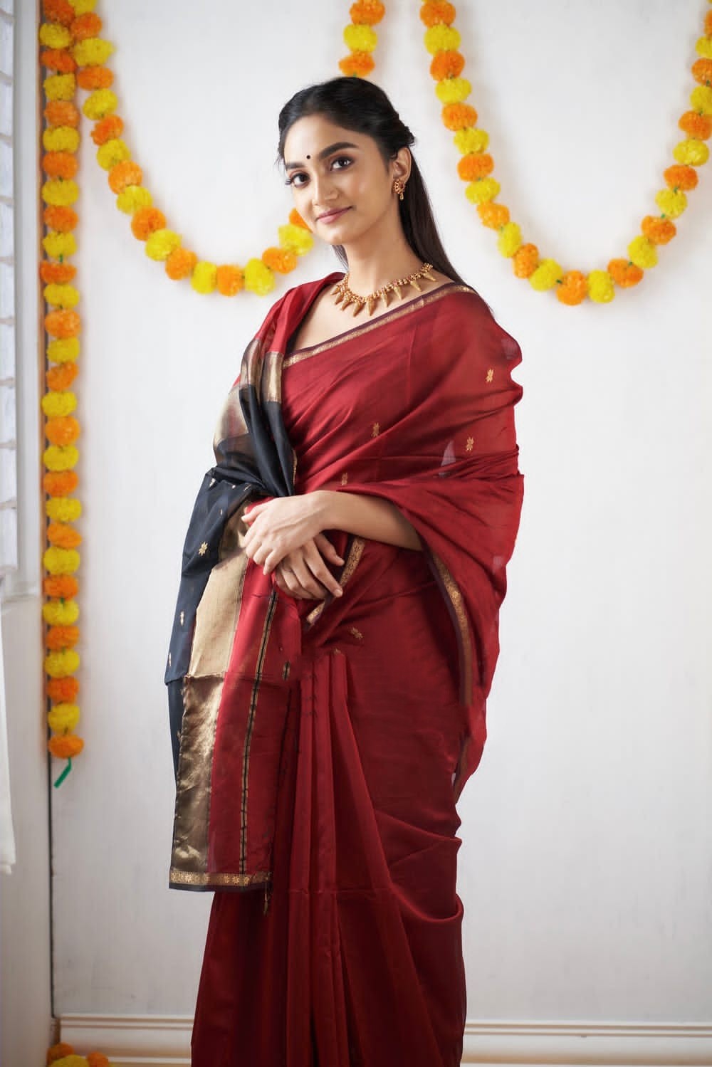 Desiring Red Cotton Silk Saree With Brood Blouse Piece