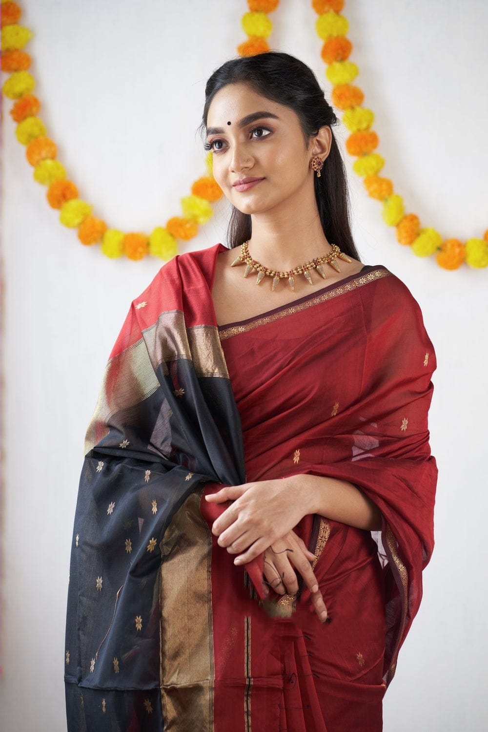 Desiring Red Cotton Silk Saree With Brood Blouse Piece