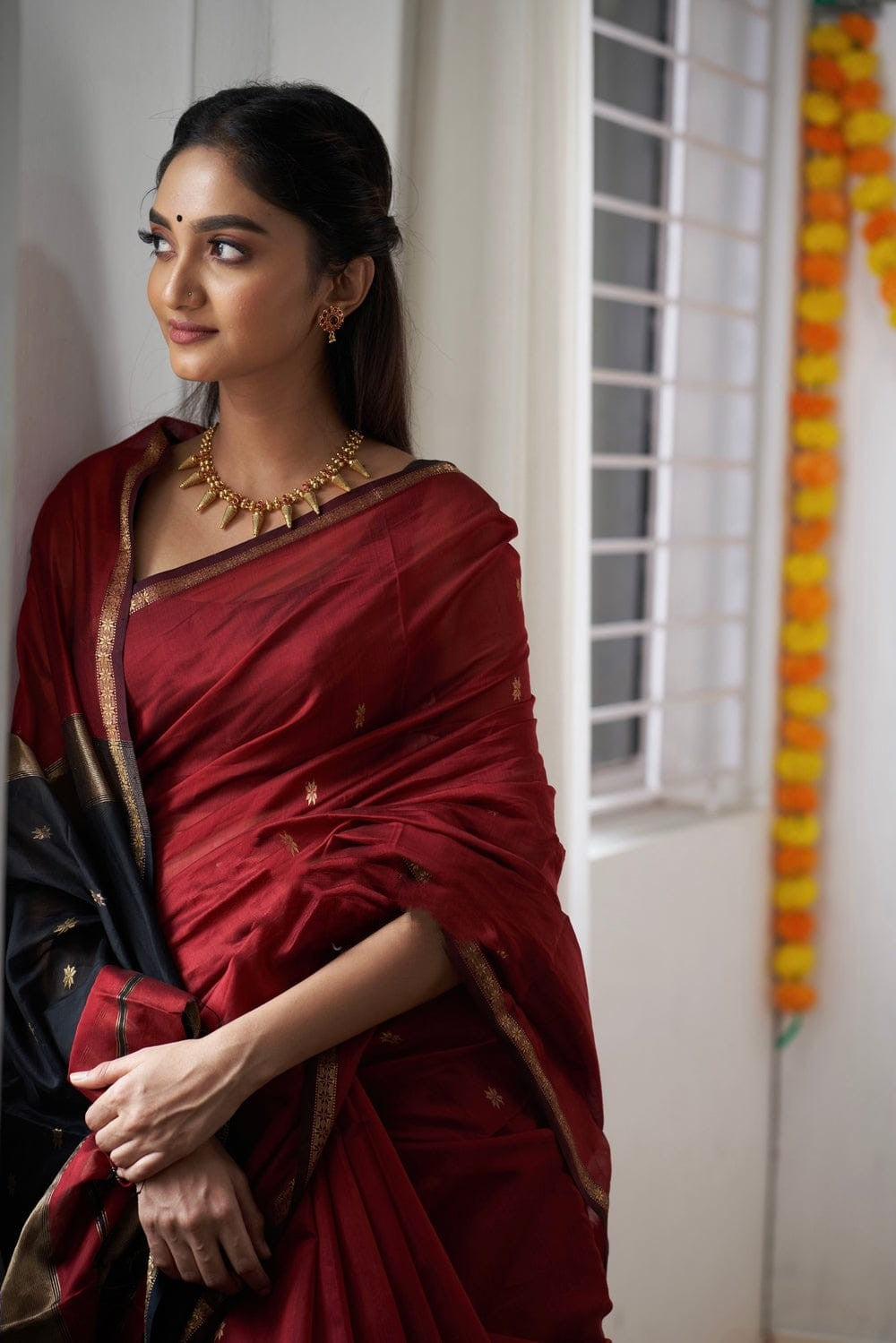 Desiring Red Cotton Silk Saree With Brood Blouse Piece