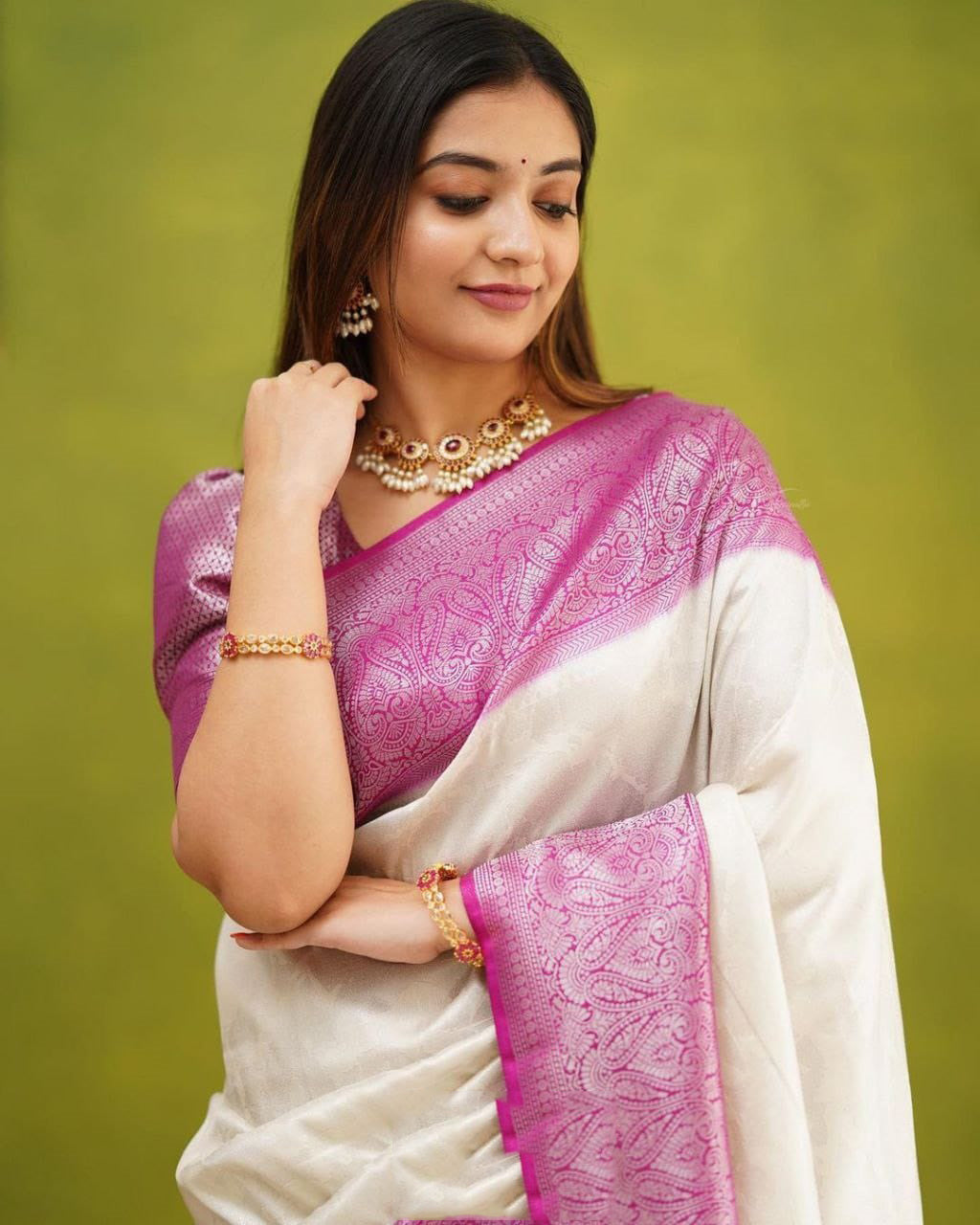 Enticing White Soft Silk Saree With Demure Blouse Piece