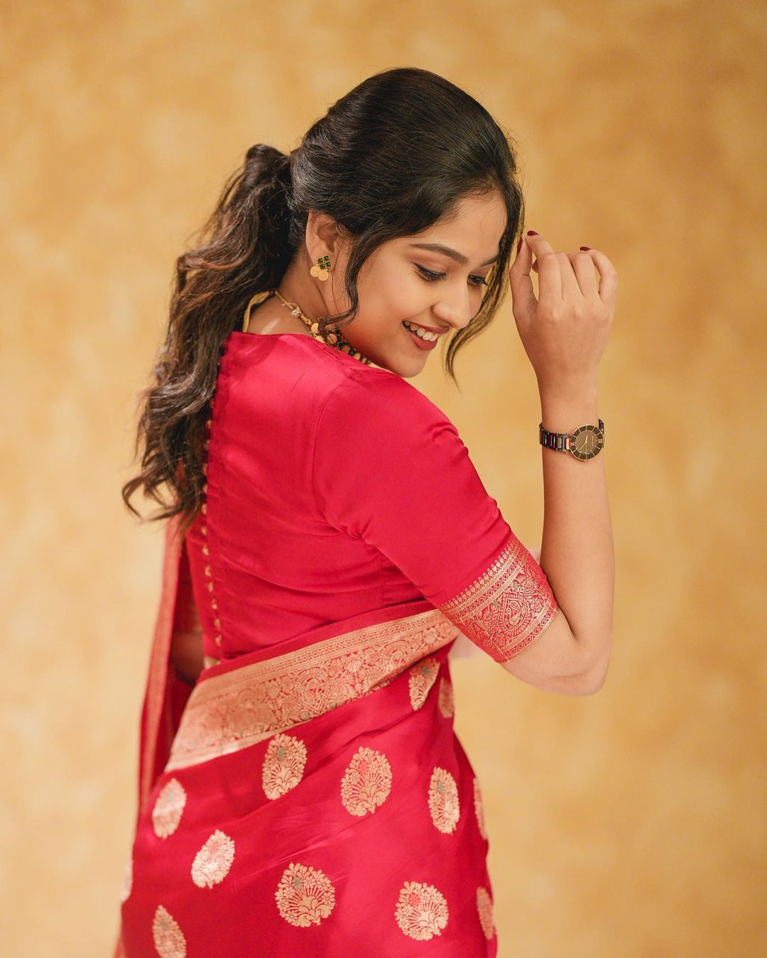 Prettiest glam Red Soft Silk Saree With Skinny Blouse Piece