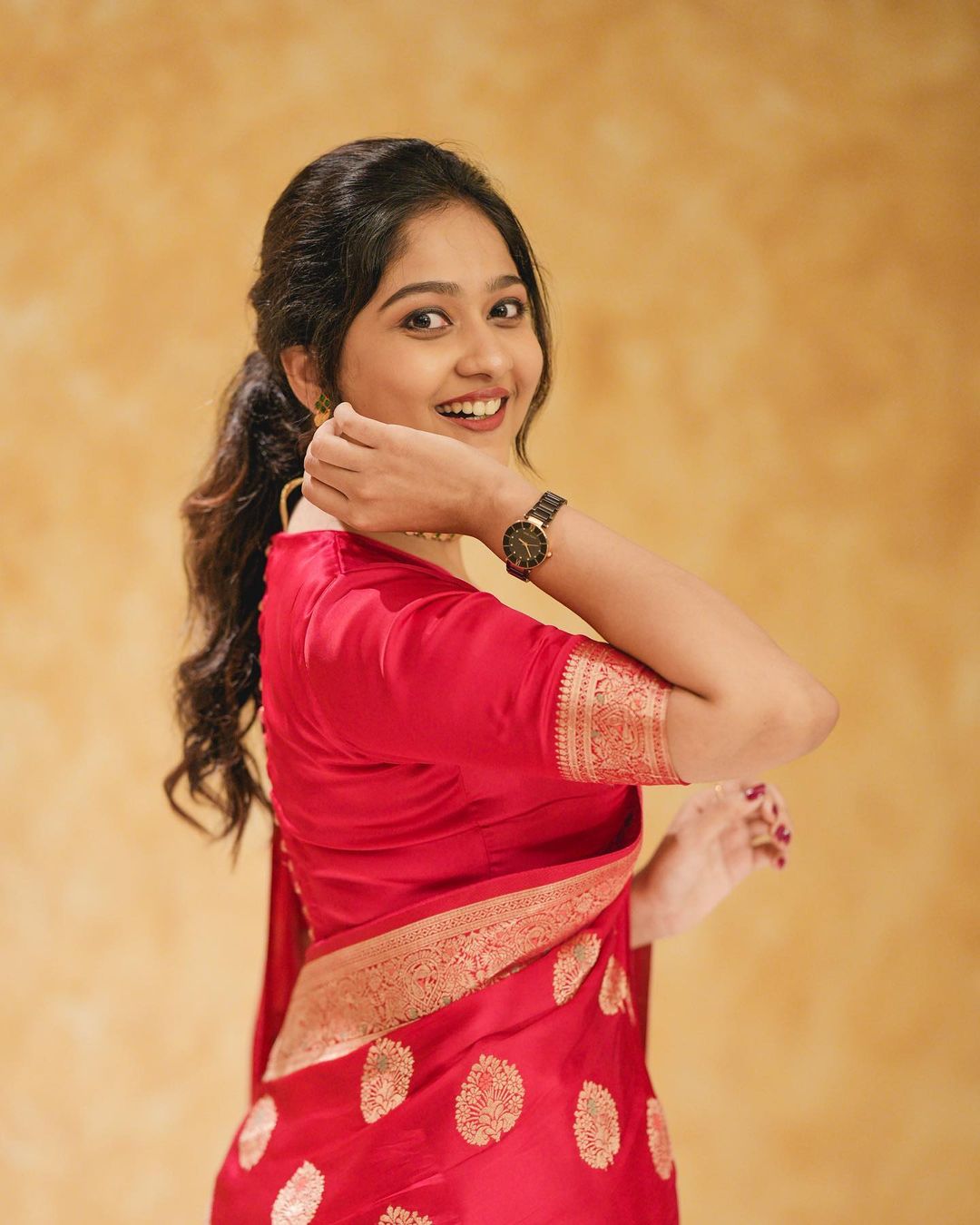 Prettiest glam Red Soft Silk Saree With Skinny Blouse Piece