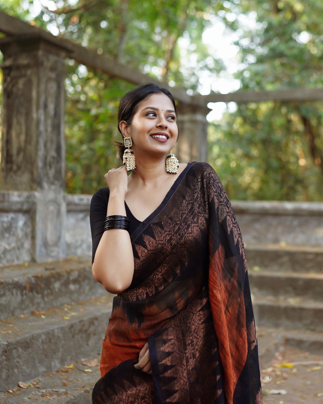 Eye catching Orange Soft Silk Saree With Beleaguer Blouse Piece