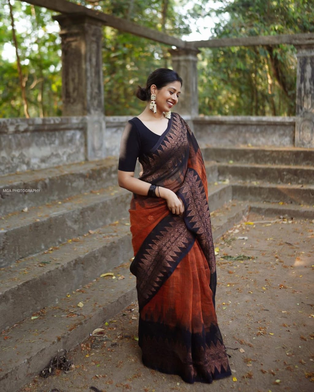 Eye catching Orange Soft Silk Saree With Beleaguer Blouse Piece