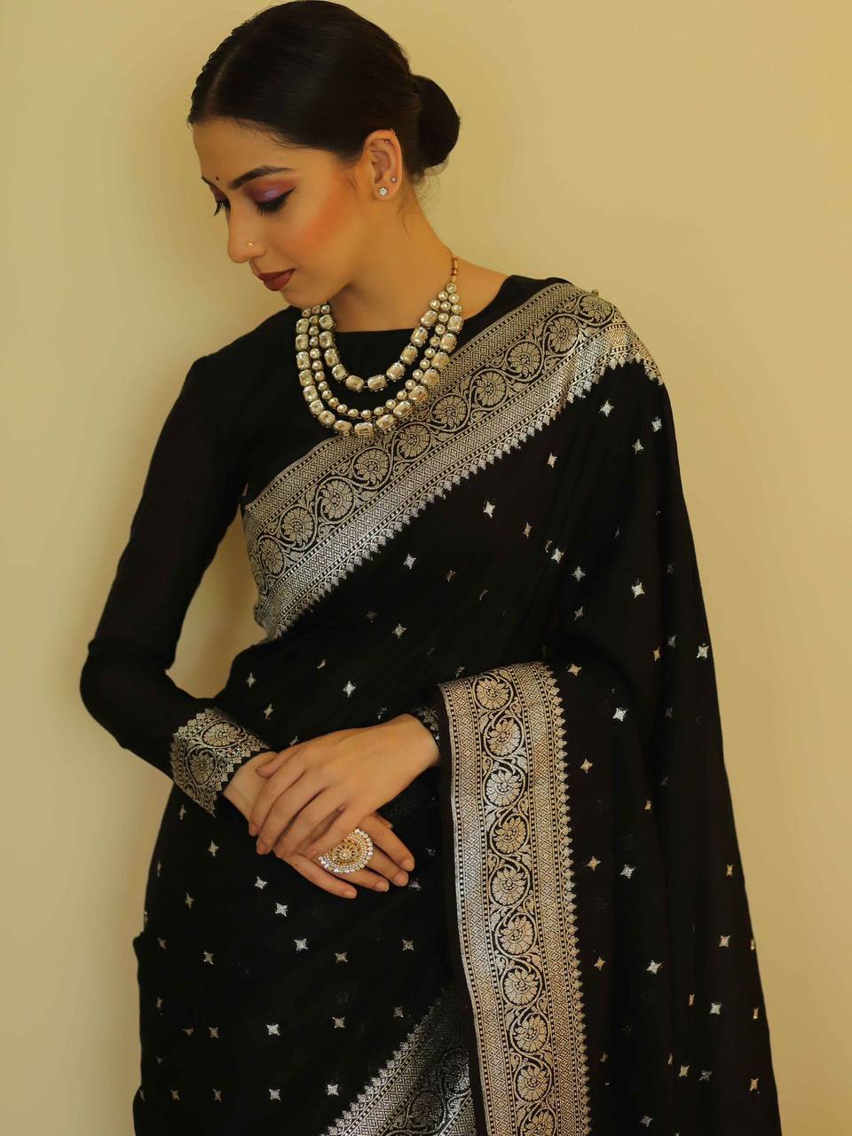 Staring Black Cotton Silk Saree With Ailurophile Blouse Piece