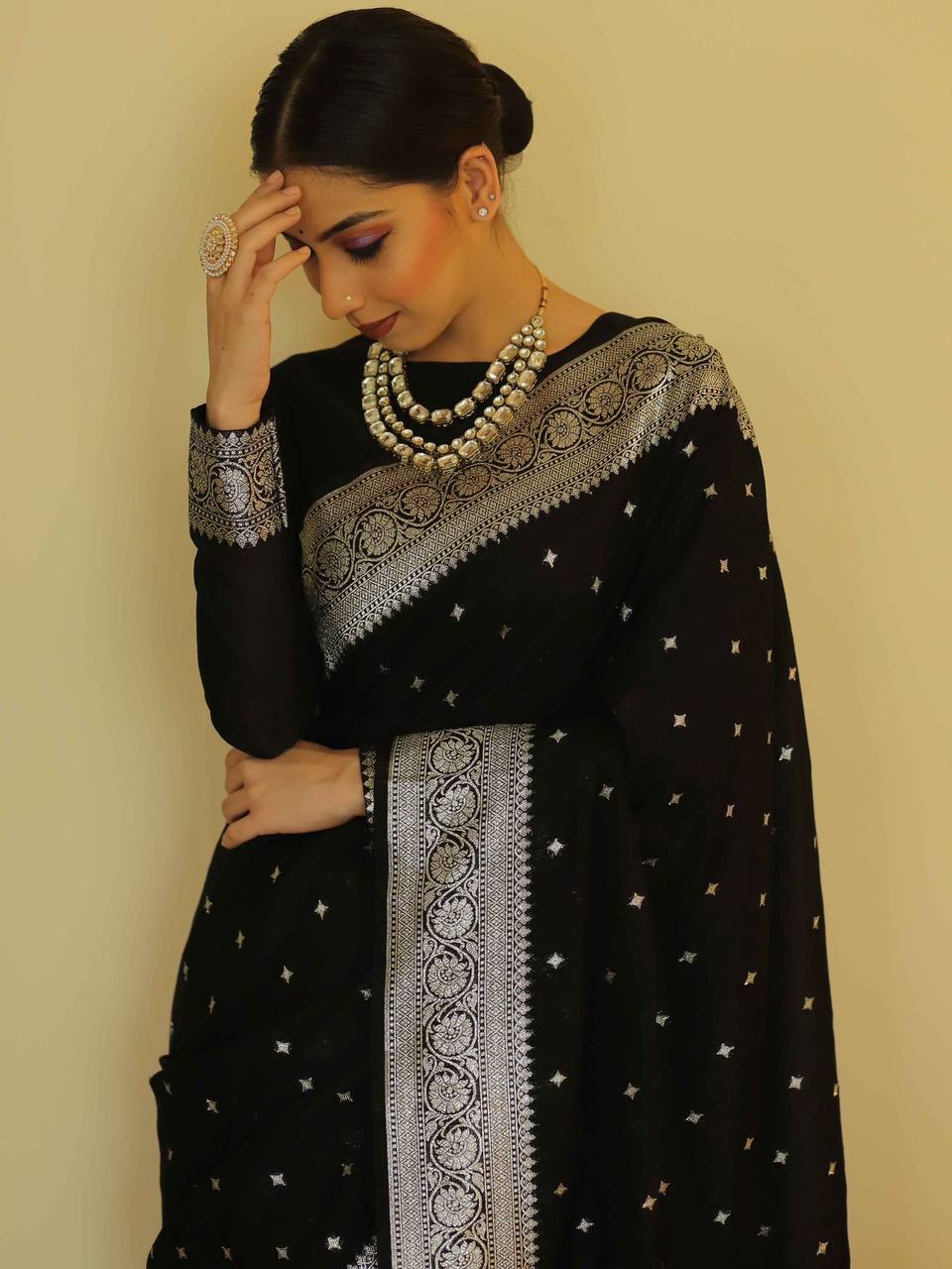 Staring Black Cotton Silk Saree With Ailurophile Blouse Piece