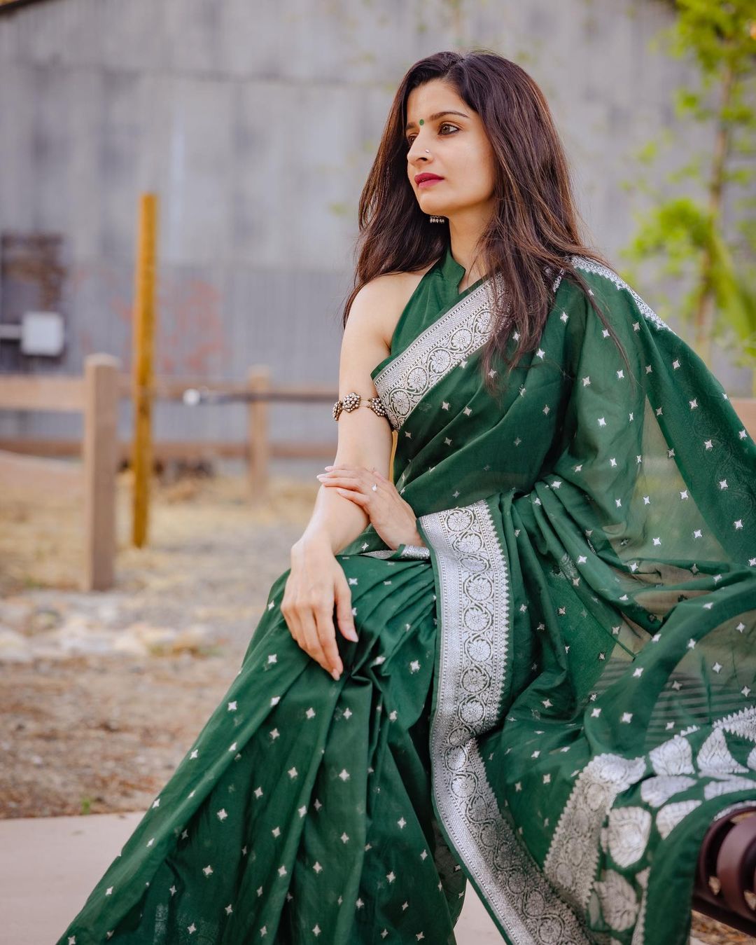 Dazzling Green Cotton Silk Saree With Assemblage Blouse Piece