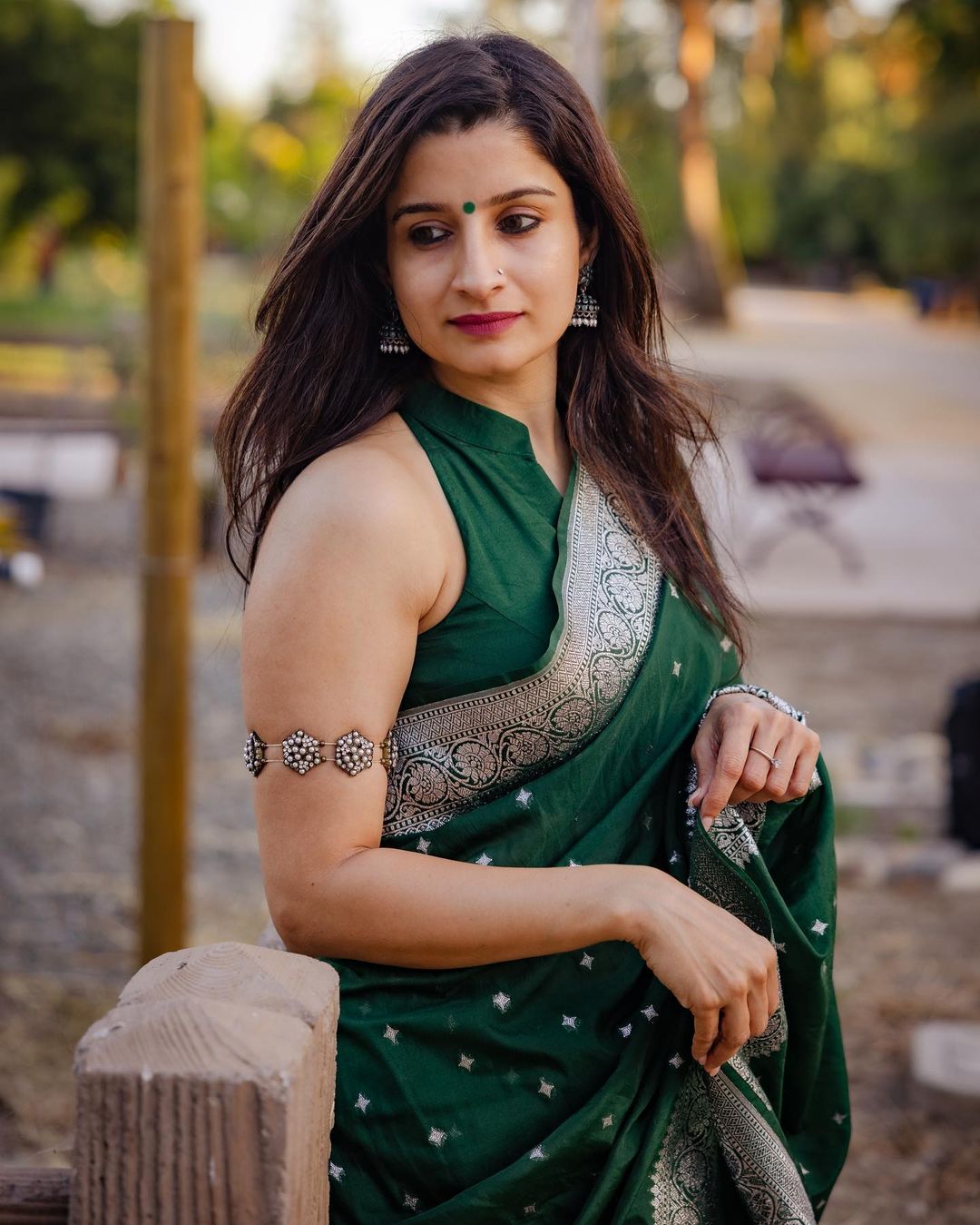 Dazzling Green Cotton Silk Saree With Assemblage Blouse Piece