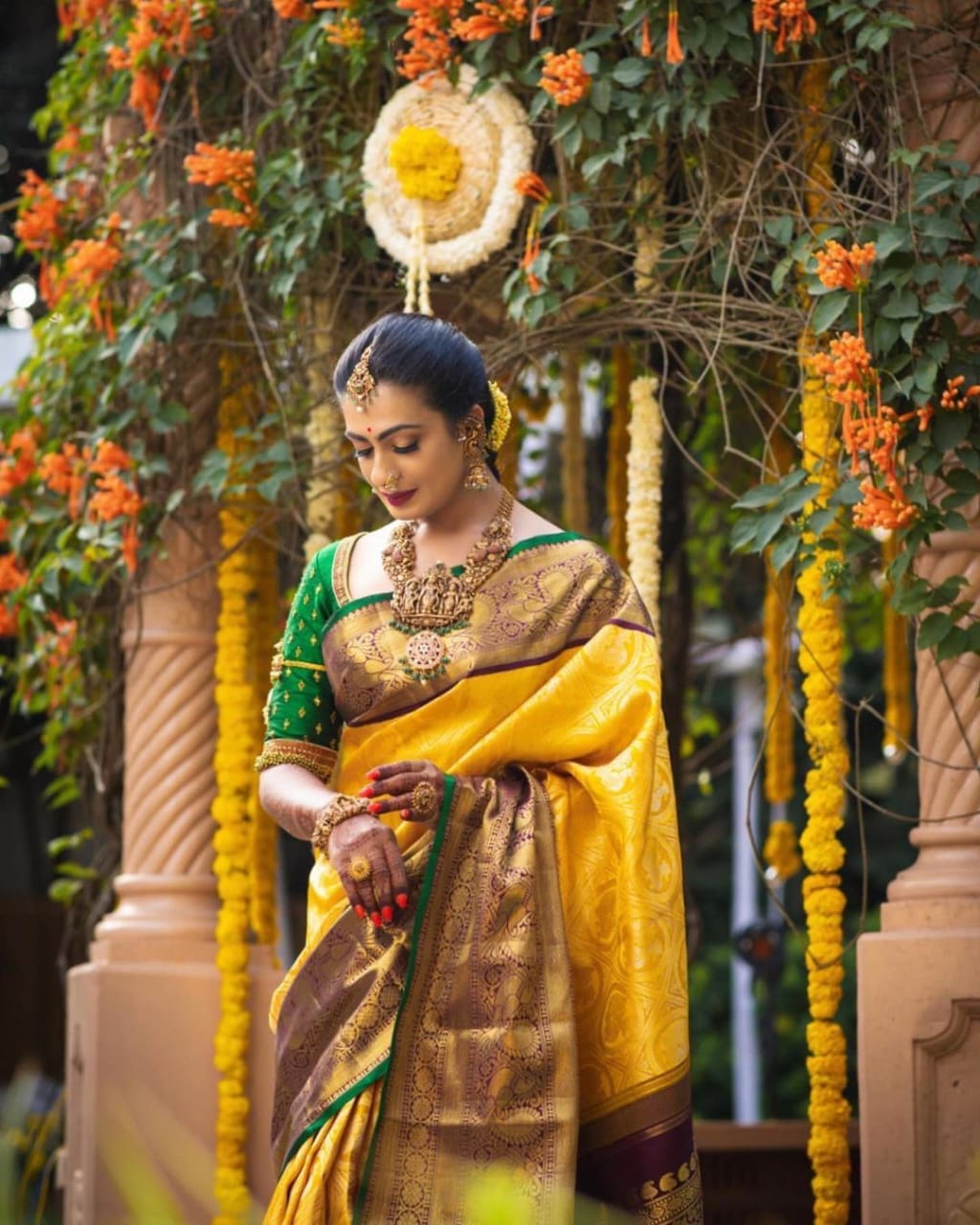 Charismatic Yellow Soft Silk Saree With Staring Blouse Piece