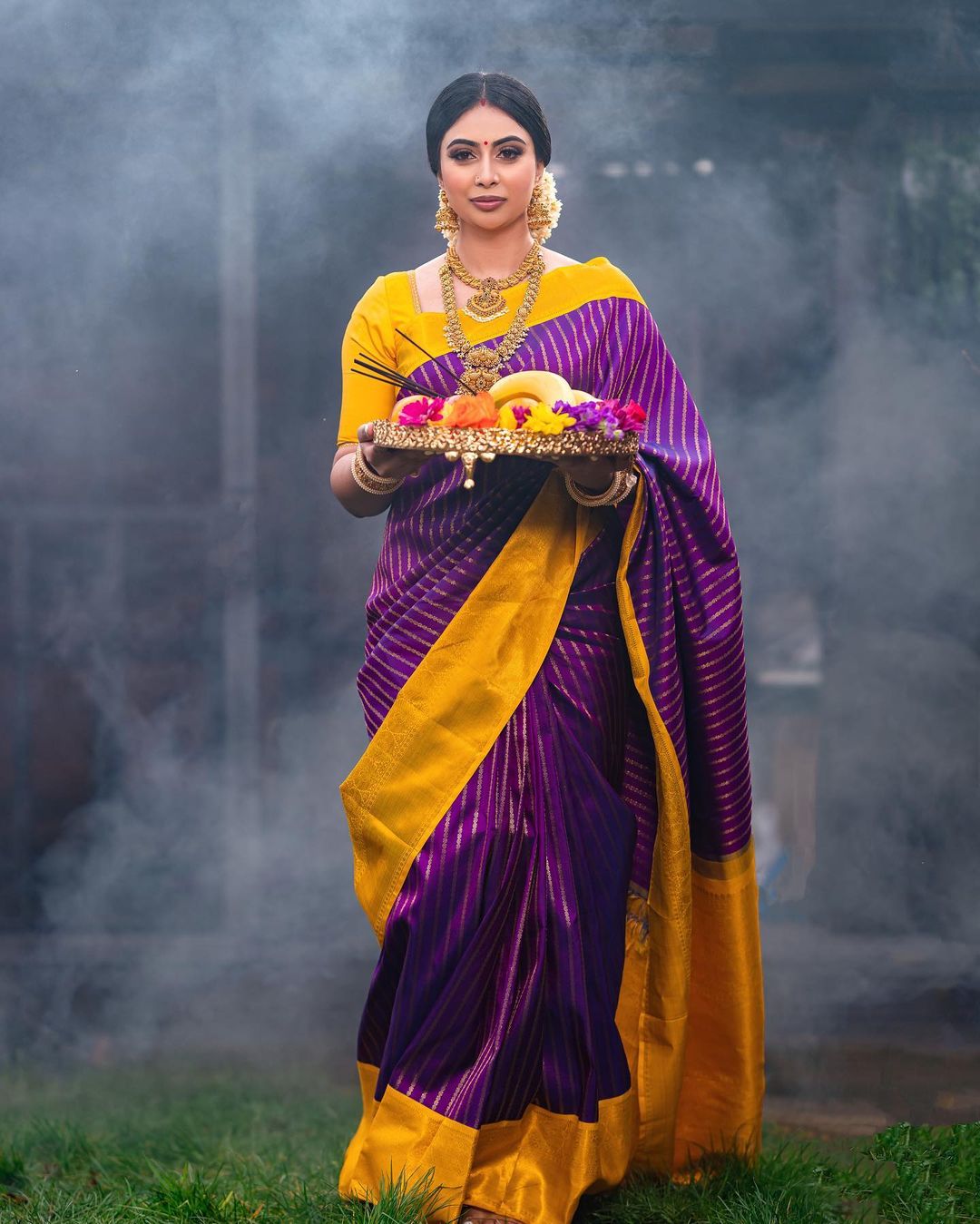 Gratifying Purple Soft Silk Saree With Murmurous Blouse Piece