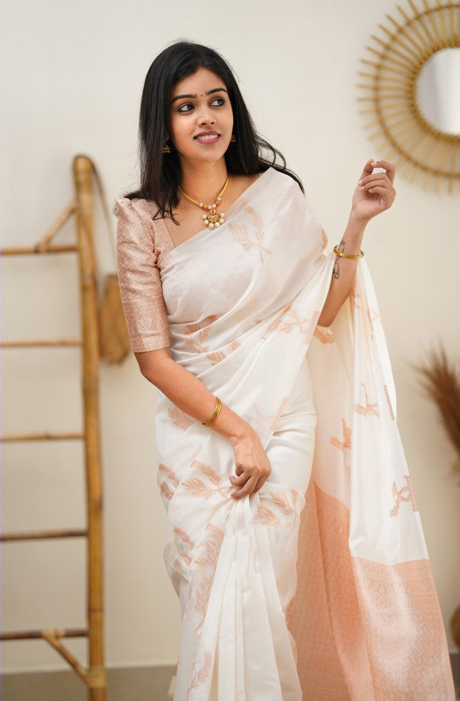 Tremendous White Soft Silk Saree With Imbrication Blouse Piece