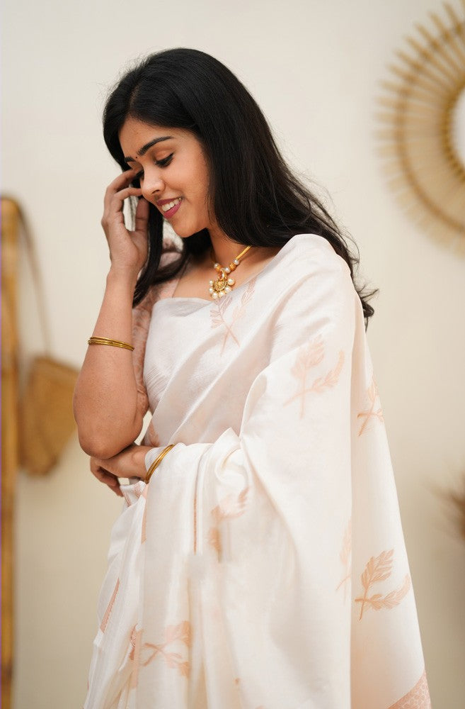 Tremendous White Soft Silk Saree With Imbrication Blouse Piece