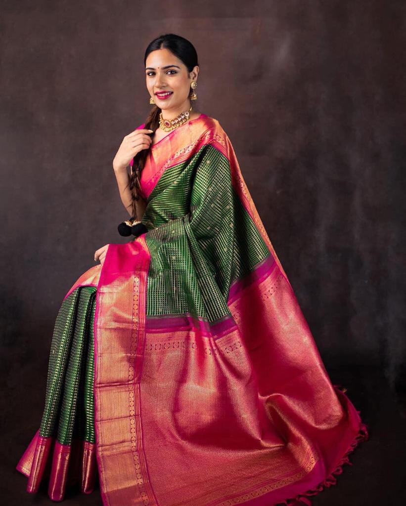 Super classy Green Soft Silk Saree With Dalliance Blouse Piece