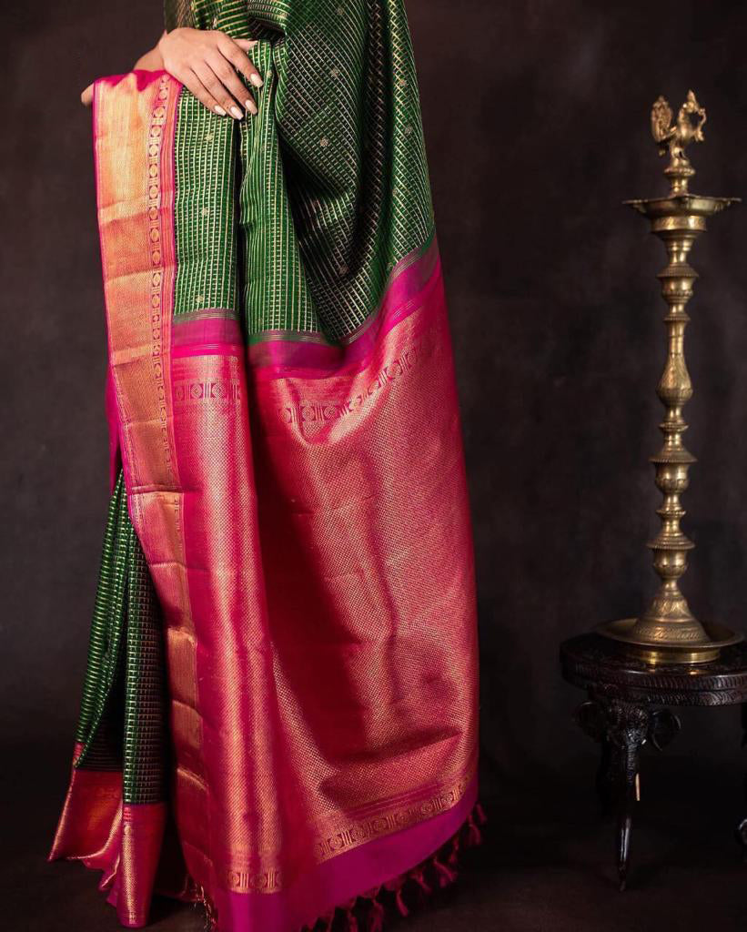 Super classy Green Soft Silk Saree With Dalliance Blouse Piece