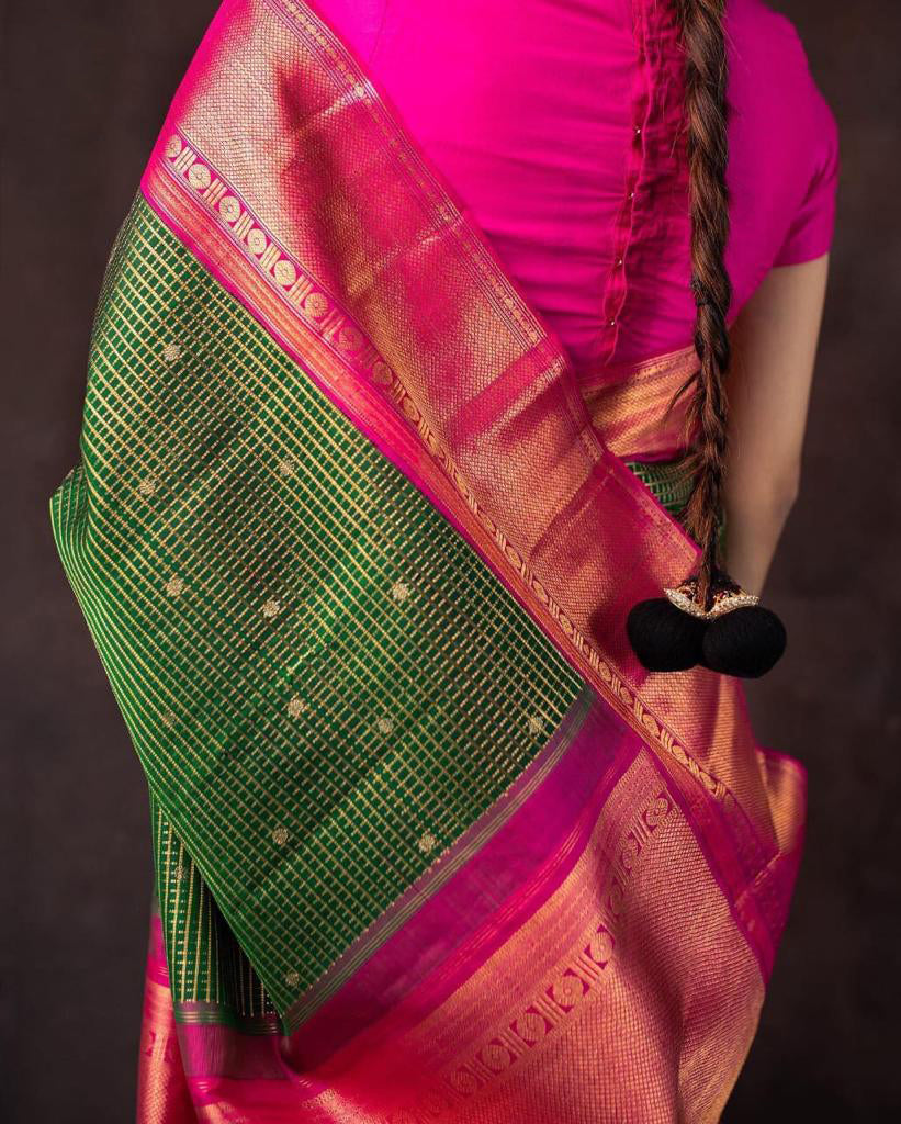 Super classy Green Soft Silk Saree With Dalliance Blouse Piece