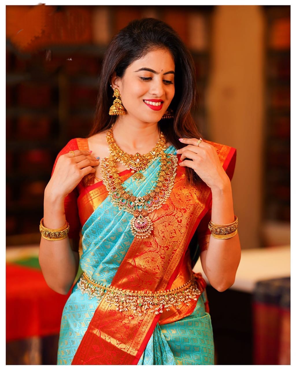 Twirling Turquoise Soft Silk Saree with Redolent Blouse Piece