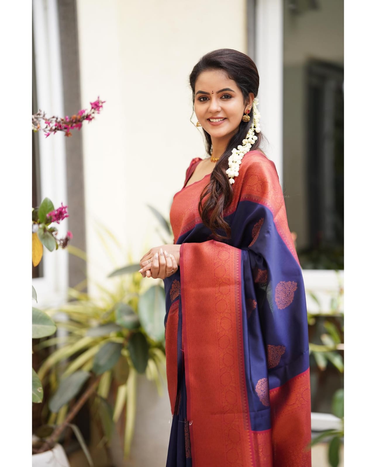 Propinquity Navy Blue Soft Silk Saree With Prettiest Blouse Piece