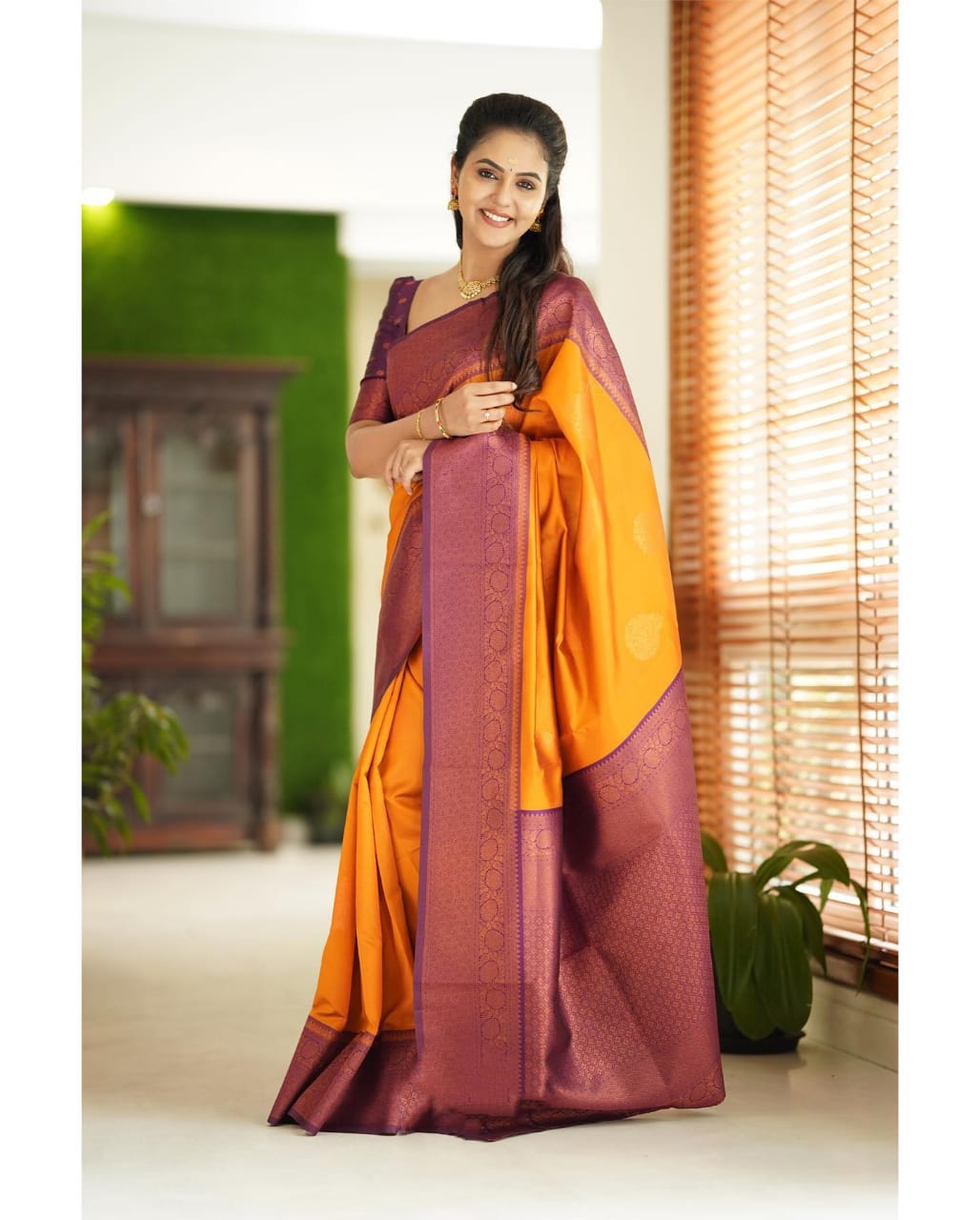 Eloquence Yellow Soft Silk Saree With Imaginative Blouse Piece