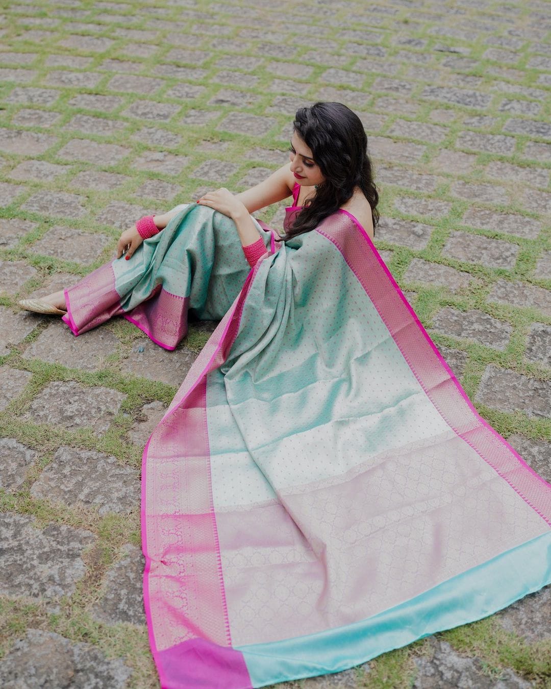 Flameboyant Sea Green Soft Silk Saree With Surpassing Blouse Piece