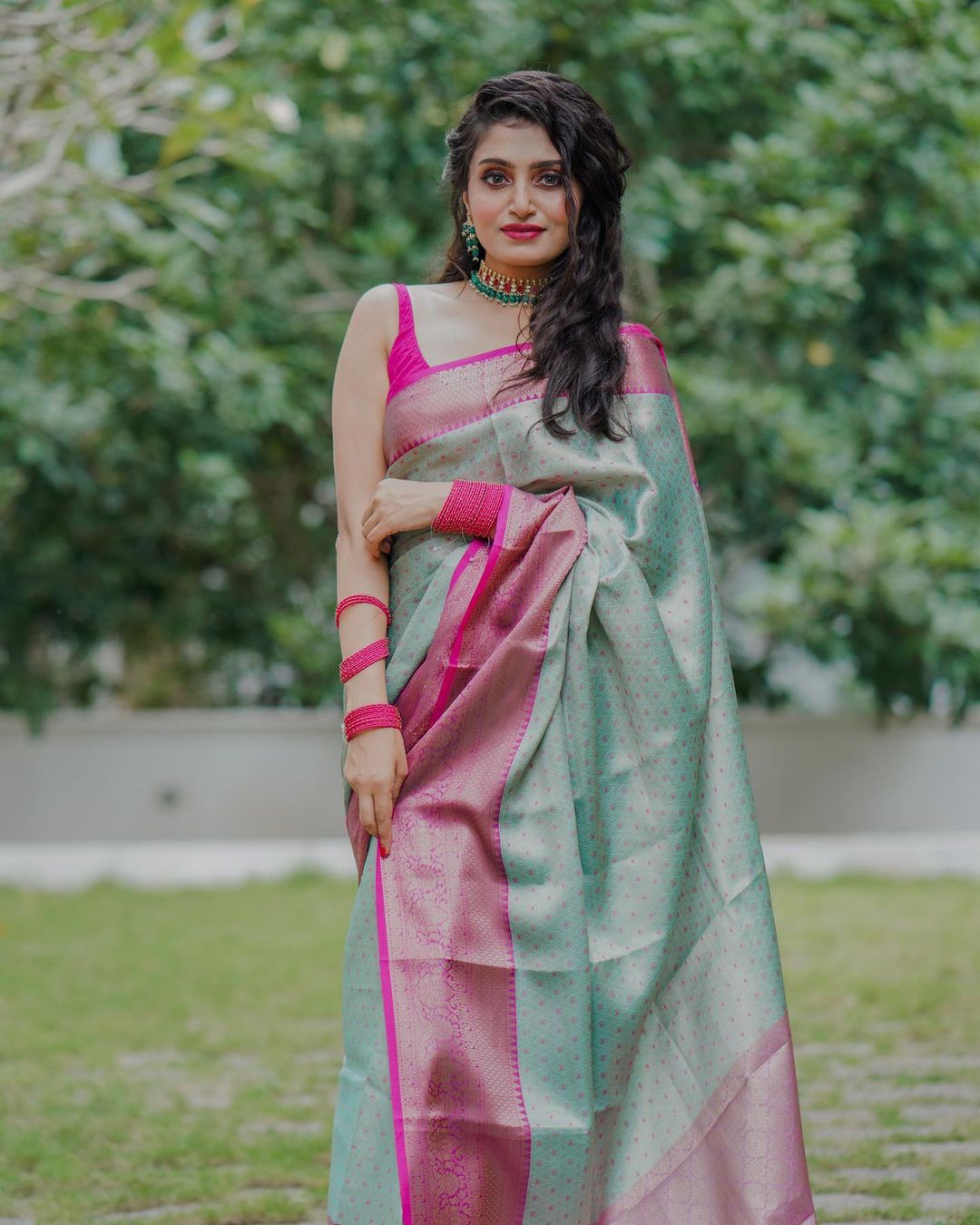 Flameboyant Sea Green Soft Silk Saree With Surpassing Blouse Piece