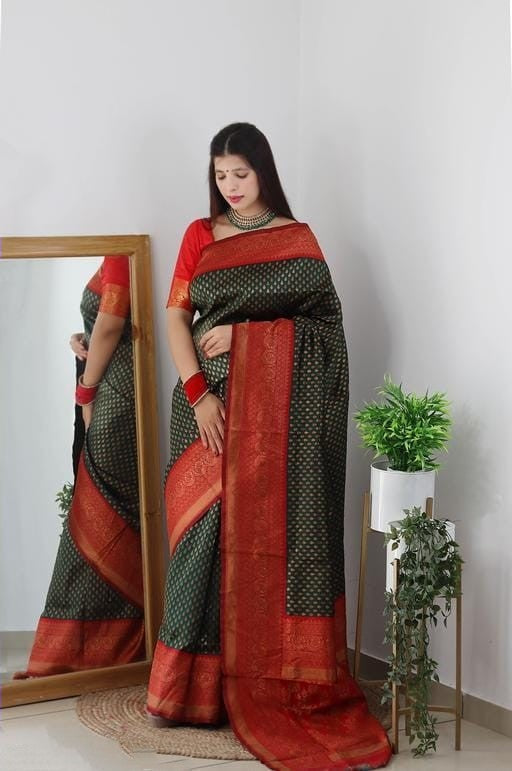 Smart Dark Green Soft Silk Saree With Smart Blouse Piece