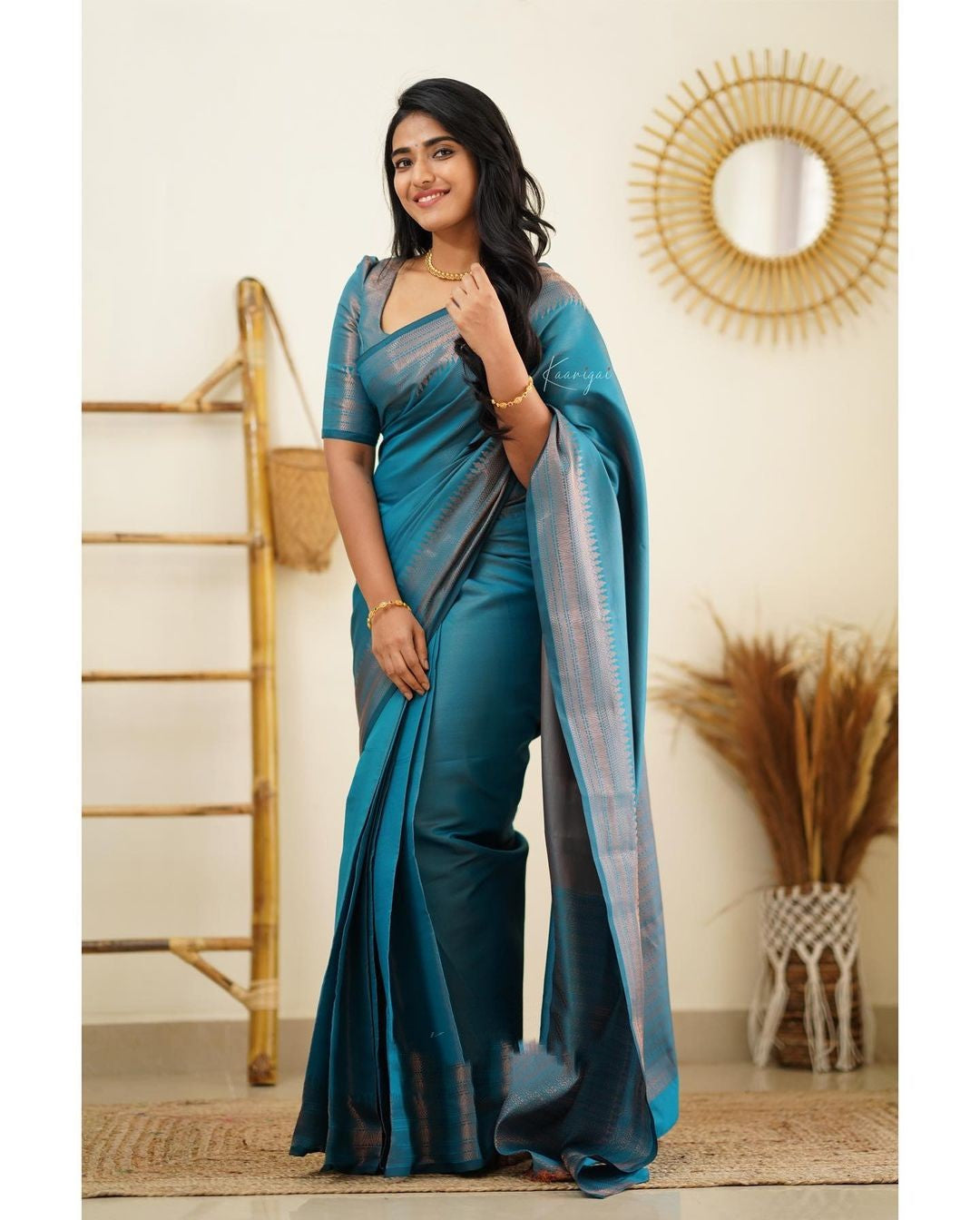 Diaphanous Firozi Soft Silk Saree With Tempting Blouse Piece